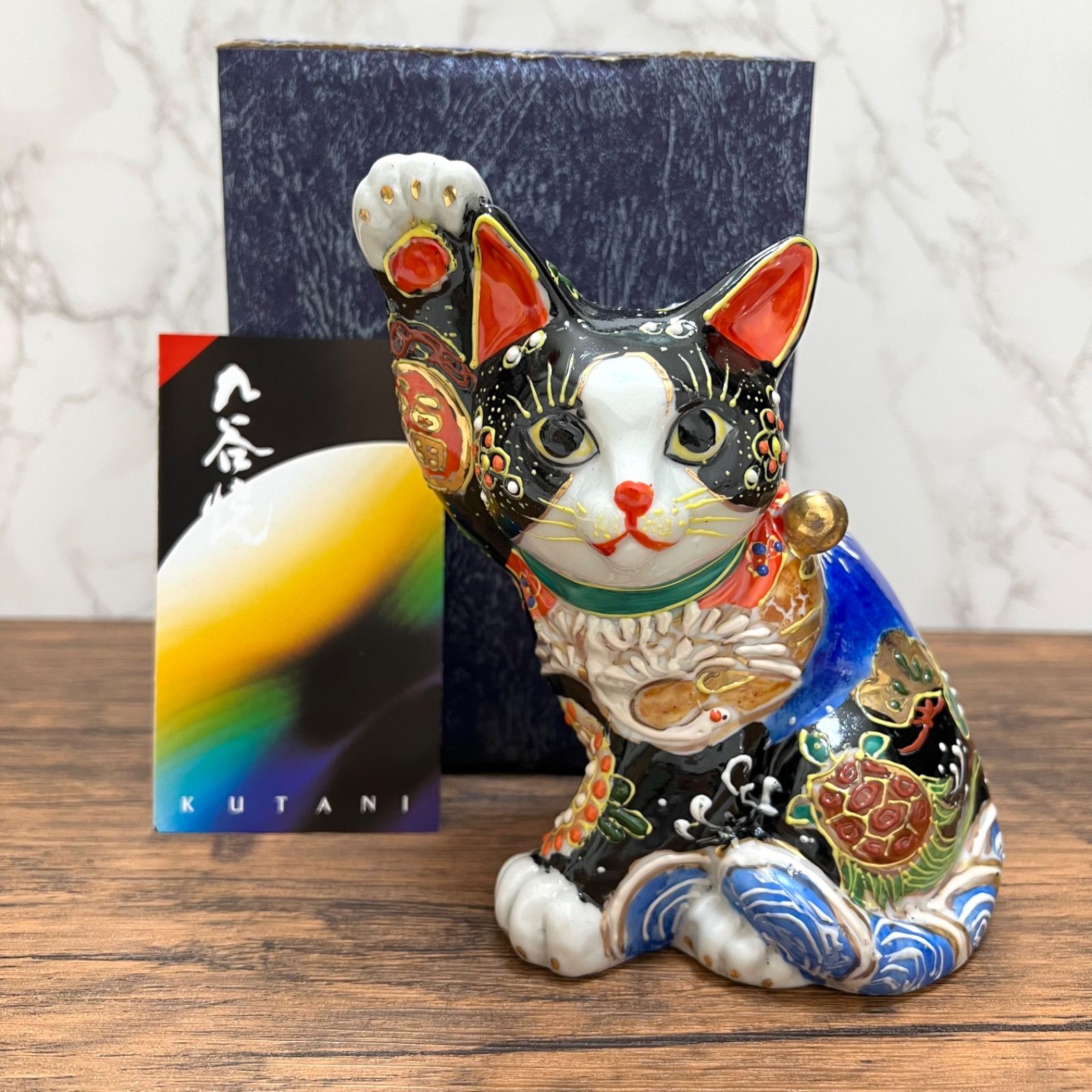 九谷焼】横座り 招き猫 縁起尽くし 5.5号 縁起物 置物 金運 富士山 