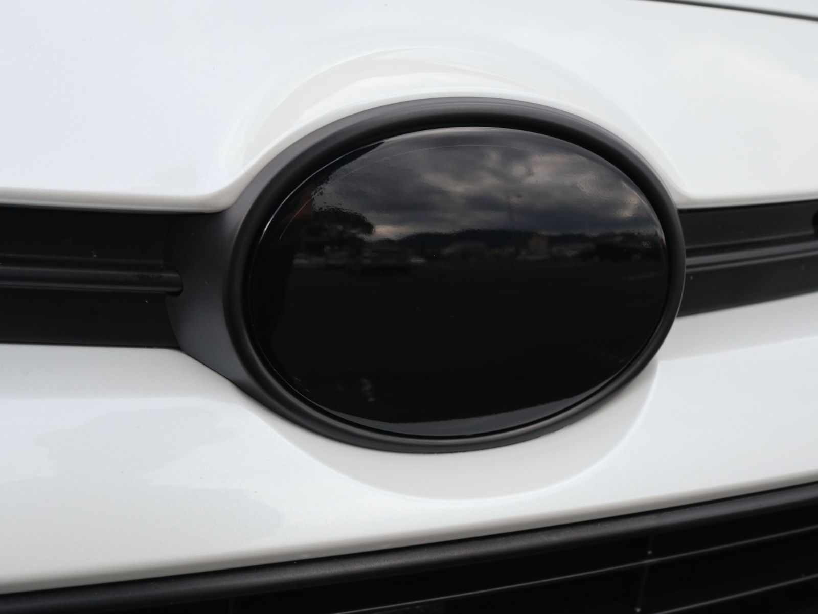 Tint+何度も貼れるエンブレム スモークフィルム(ブラックスモーク5％ 前後セット) GRヤリス GXPA16/MXPA12 gr ヤリス yaris mxpa16 gxpa12
