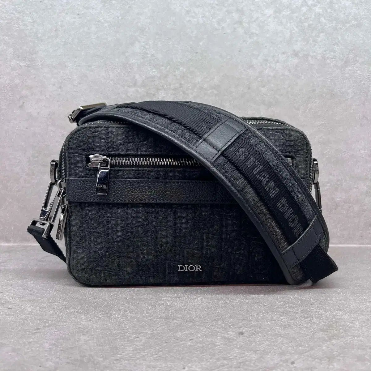 美品857 プラダ ナイロン 三角ロゴ カメラバッグ 斜め掛け ヴィンテージ 美品857 プラダ ナイロン 三角ロゴ カメラバッグ 斜め掛け