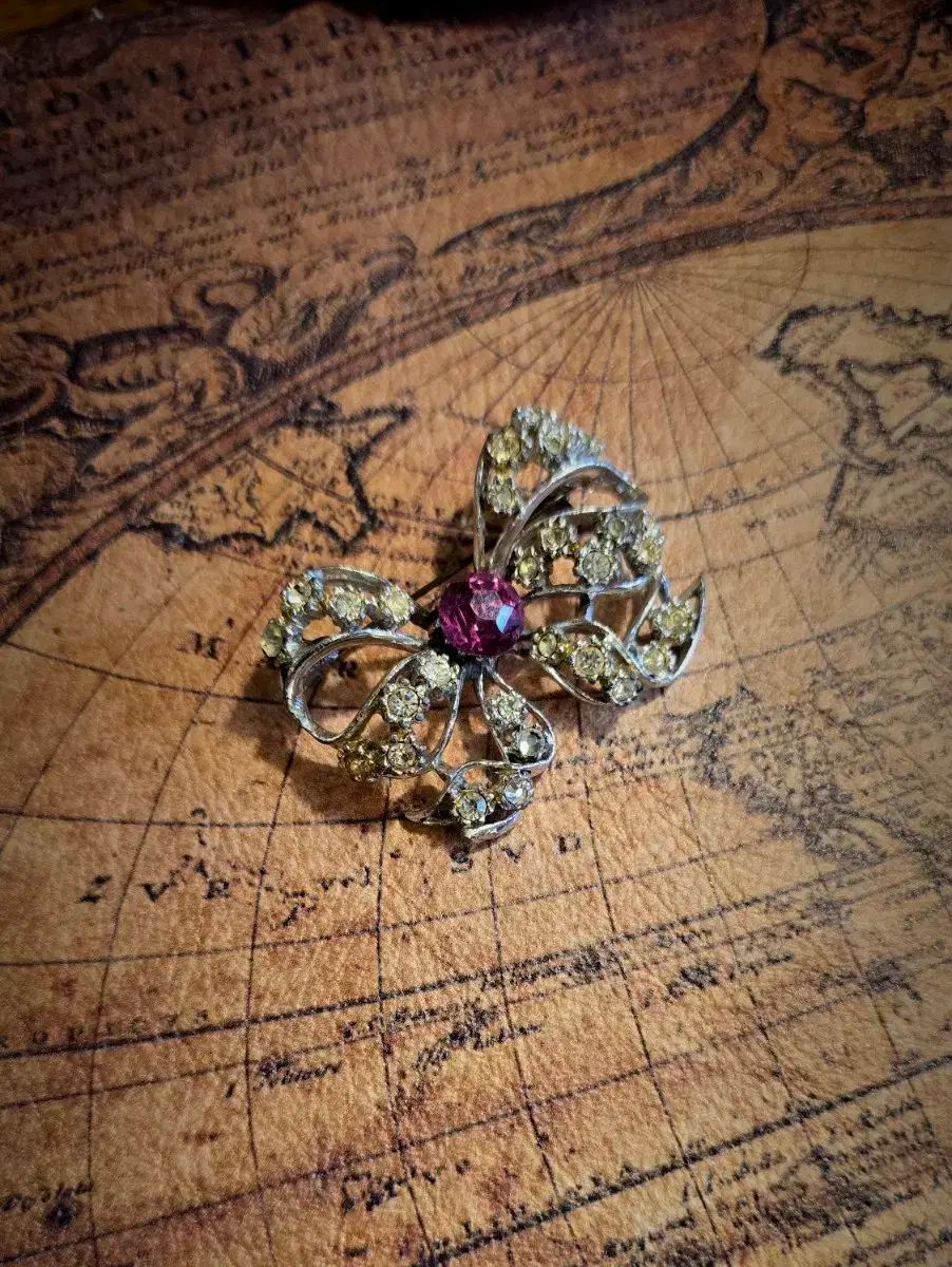 イギリス ヴィンテージ ピンク リボン ブローチ