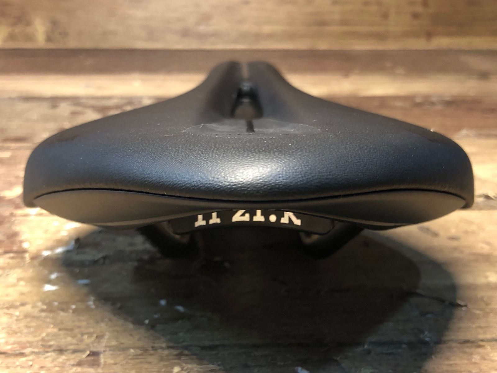 IE036 フィジーク fizik アリオネ ARIONE R3 OPEN サドル 黒 kiumレール 実測127mm