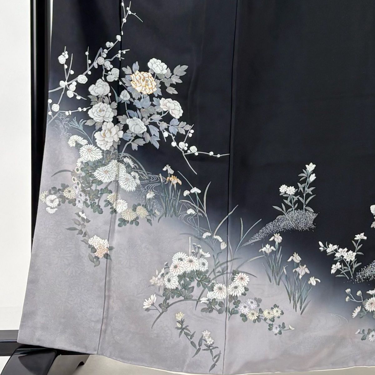 付下げ 身丈162cm 裄丈64cm M 袷 松 シルエット 刺繍 金銀彩 黒