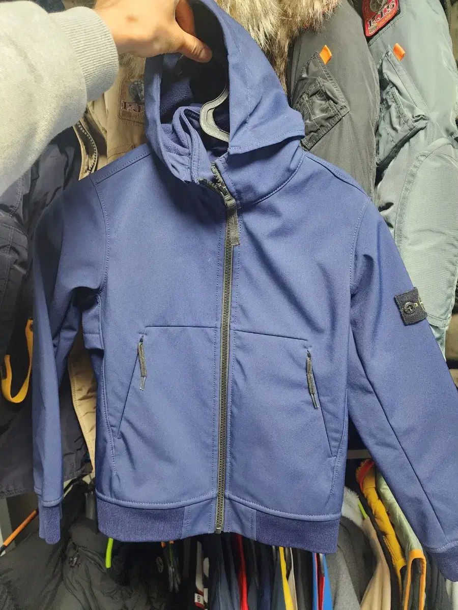 STONE  JUNIOR フード付きジャケット ライトブルー STONE ISLAND JUNIOR フード付きジャケット ライトブルー