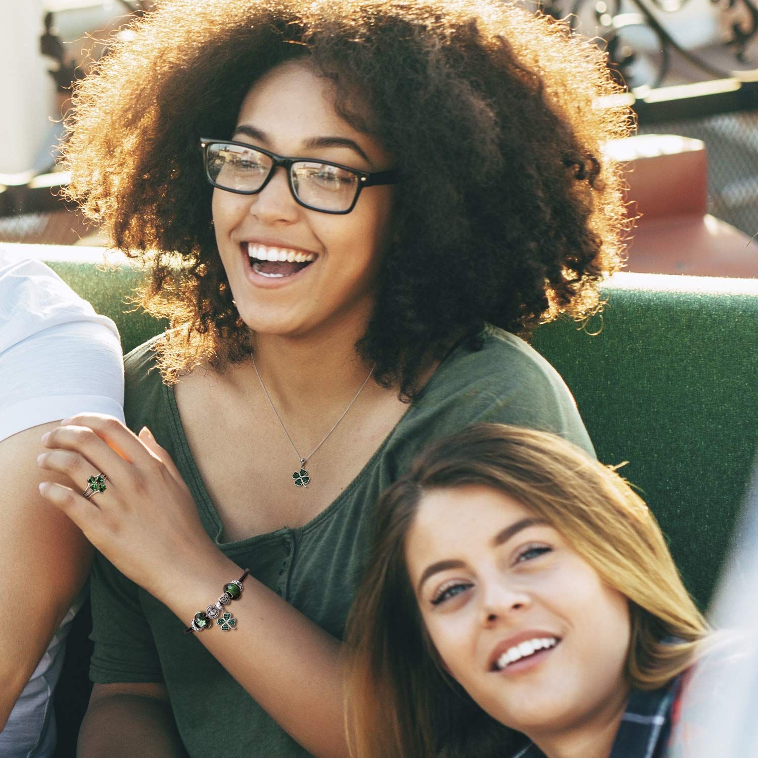 女性のティーン.925スターリングシルバーキュービックジルコニアのために設定リングをインセット