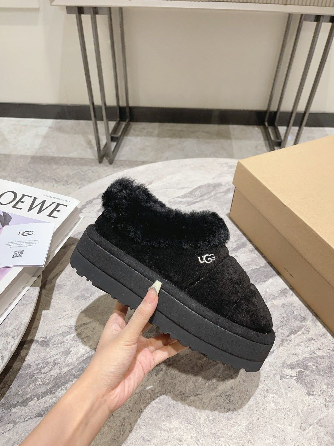 人気新品極美品 UGG アグ レディース タズリータ Tazzlita 箱付 Black