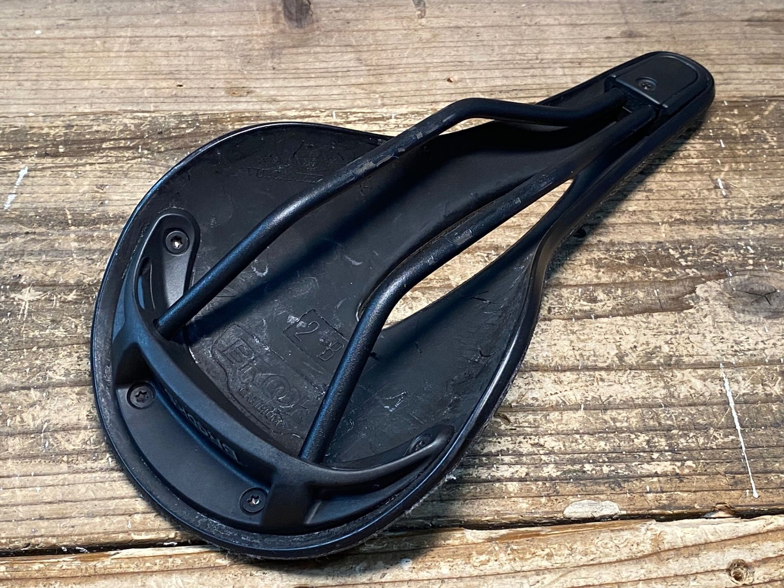 IW322 ブルックス BROOKS CAMBIUM C15 CARVED サドル 黒 【公式通販】