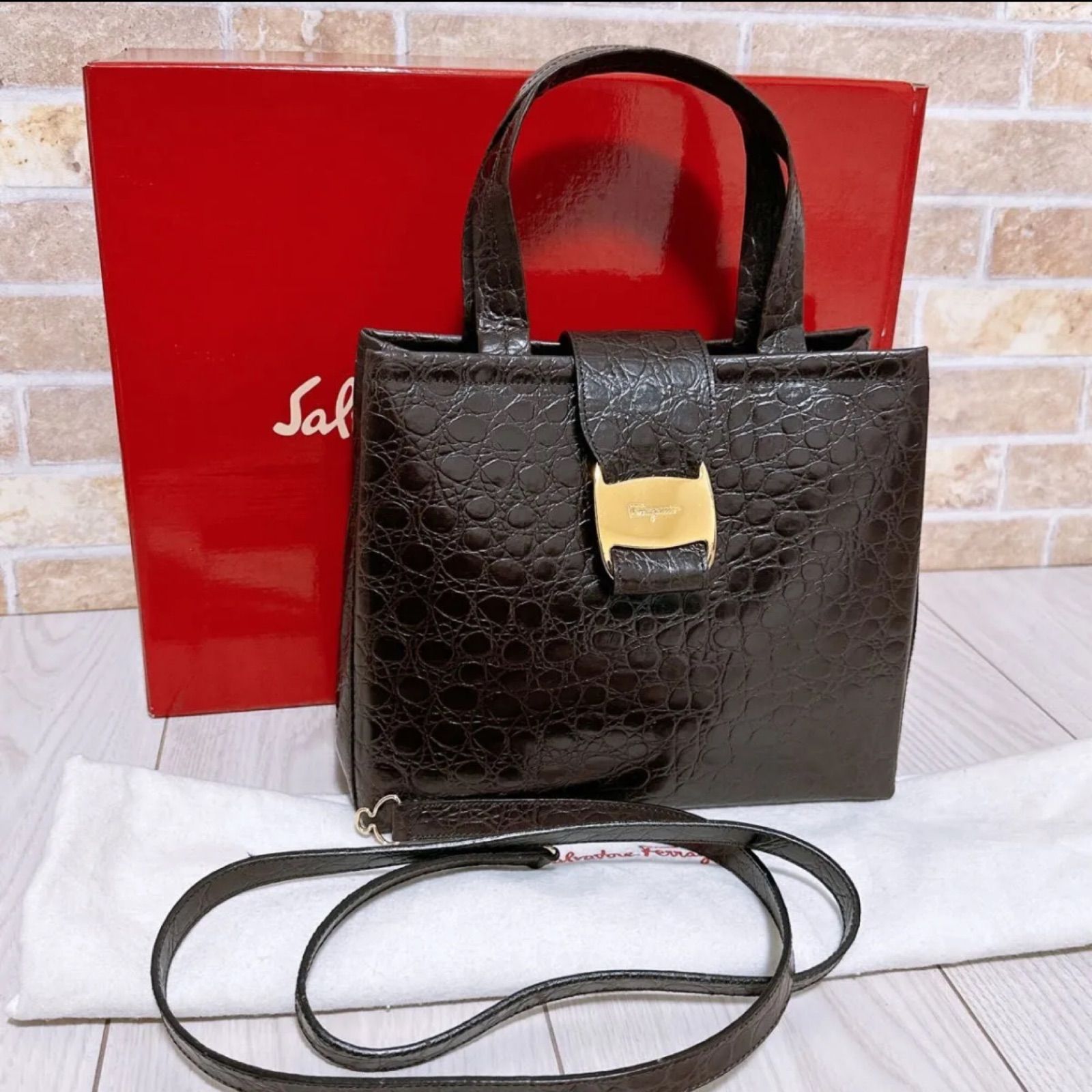 美品》Ferragamo(フェラガモ)2wayバッグ - メルカリ 美品》Ferragamo(フェラガモ)2wayバッグ - メルカリ