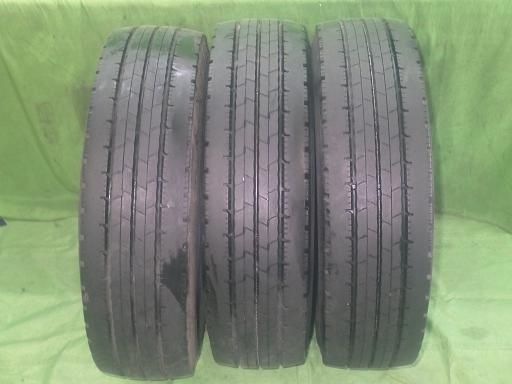 トラックタイヤ ダンロップSPLT50 215 70R17.5 3本