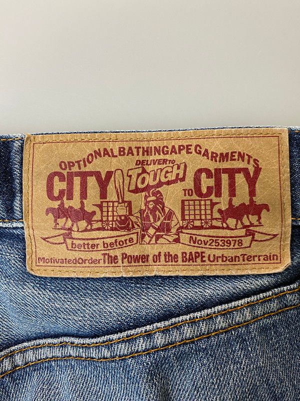 美品◎A BATHING APE アベイシングエイプ ダメージジーンズ 原宿系 現状渡し品】A BATHING APE アベイシングエイプ DAMAGED DENIM