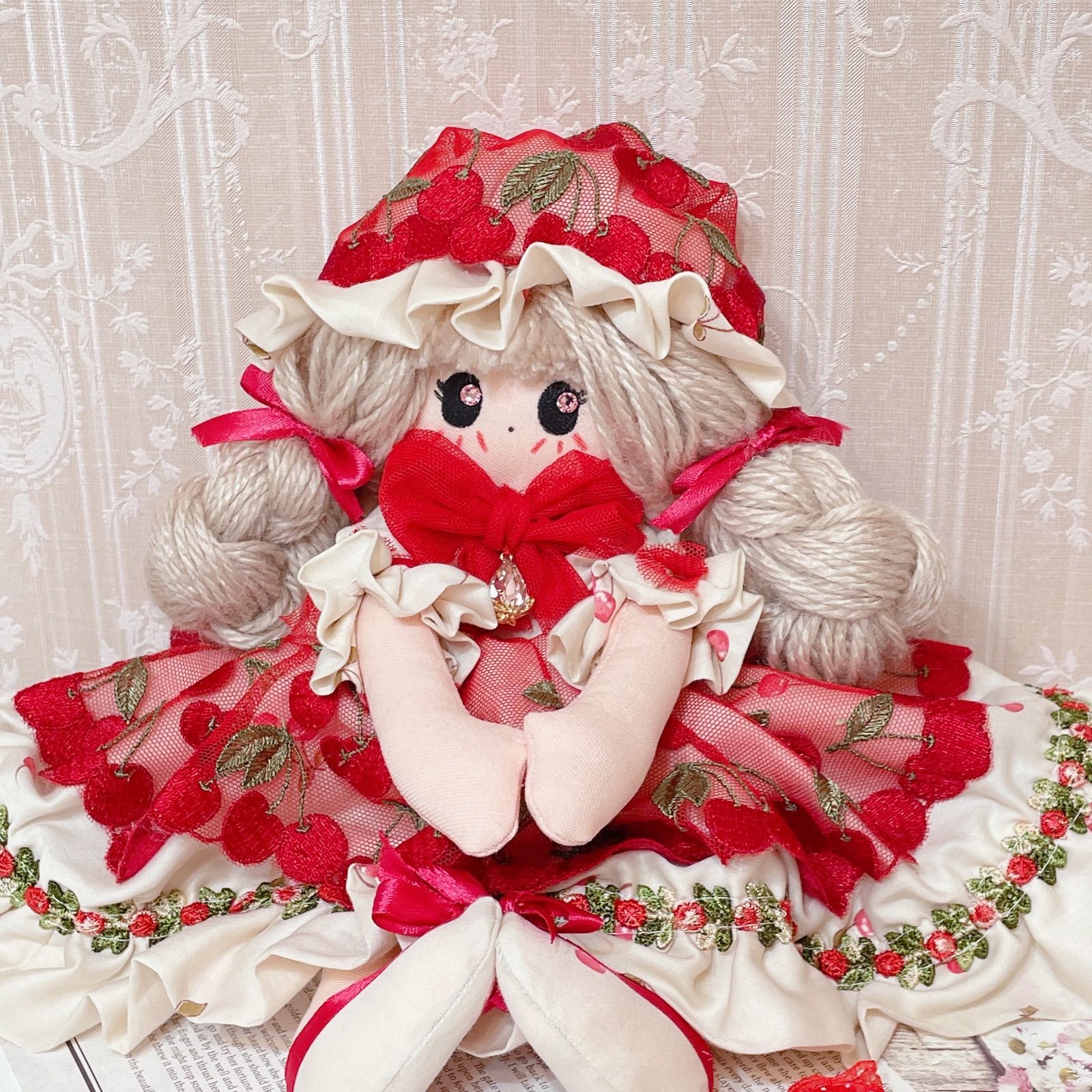カントリードールハンドメイドお人形 カントリードール♡ハンドメイド♡お人形♡くすみグレー薔薇柄