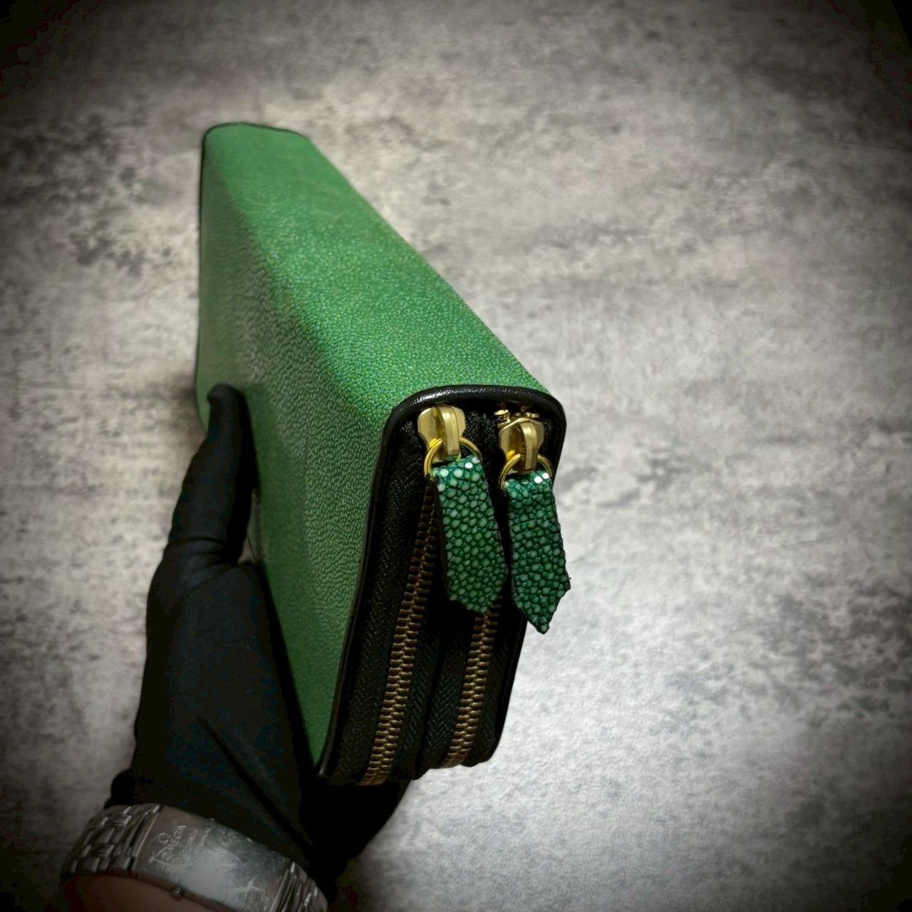 圧倒的な収納力 スティングレイ ダブルファスナー 長財布 ガルーシャ