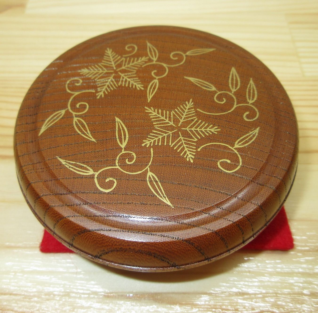 逢絢亭・新品】茶道具 香合 山中塗 欅材 松唐草蒔絵 木製 中村宗悦 共