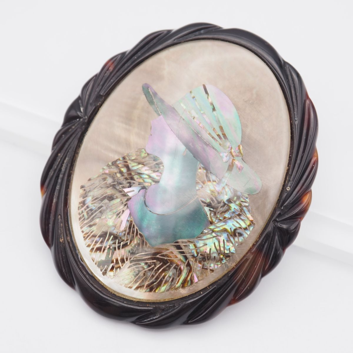 G181 シェル 鼈甲 べっ甲 ブローチ 女性横顔 インレイ デザイン