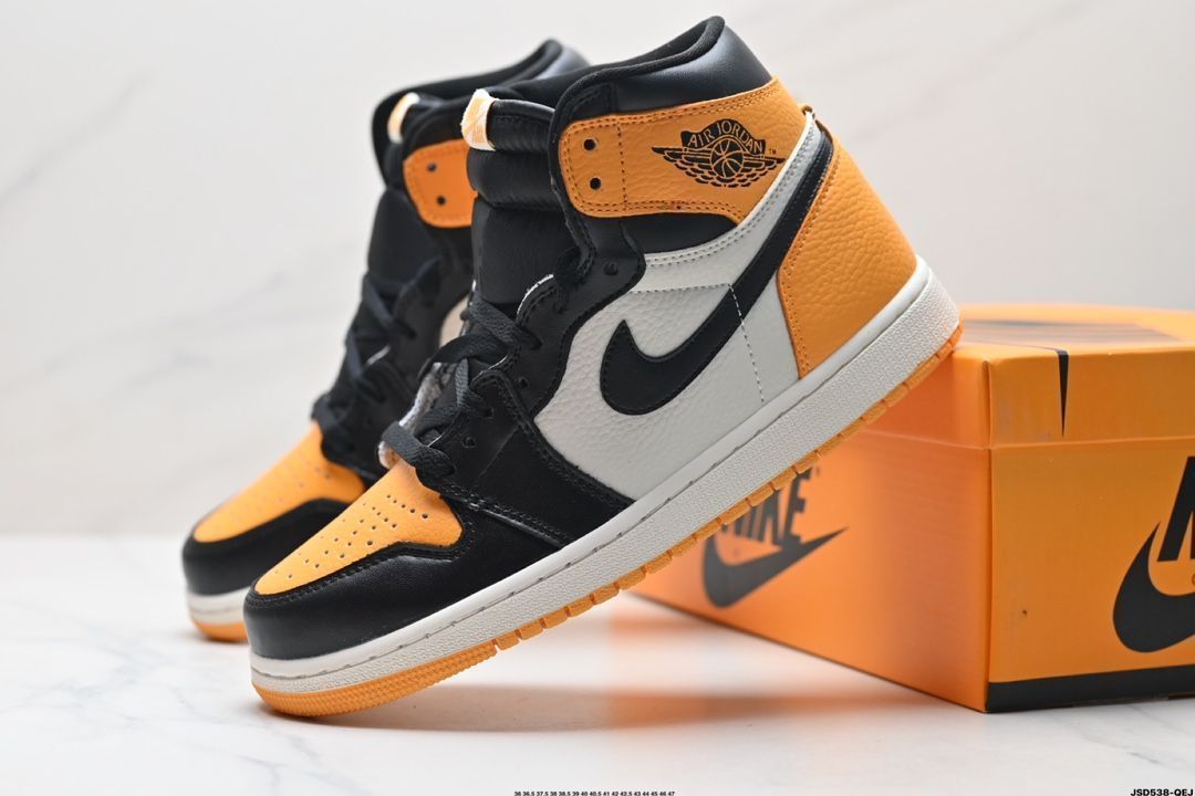 【美品】ナイキエアジョーダン1レトロハイ OGタクシー555088-711 JORDAN BRAND AIR JORDAN 1 RETRO HIGH OG TAXI/BLACK-SAIL 22FA