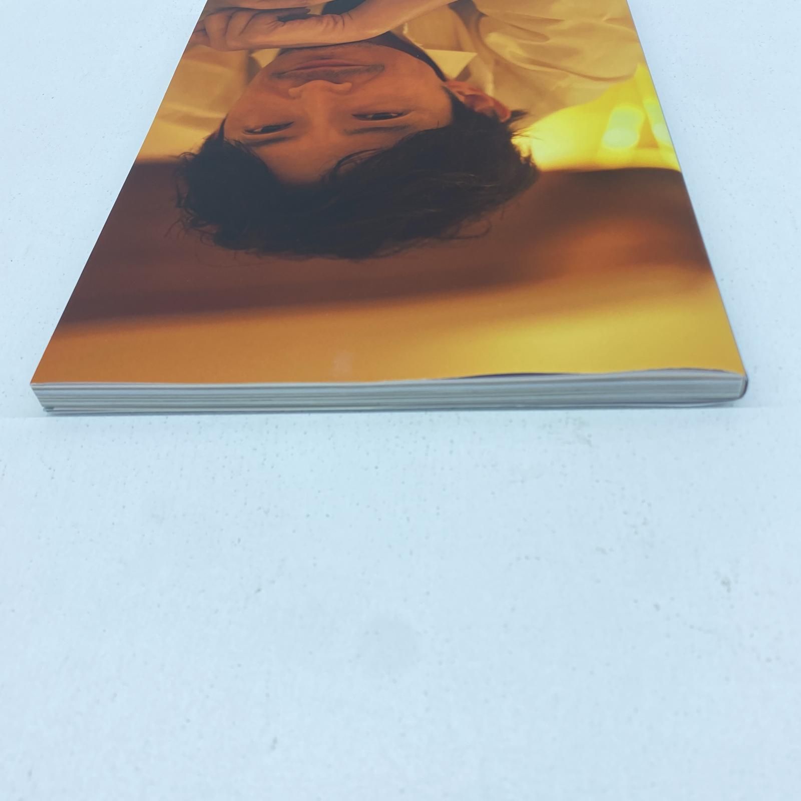 【中古】 アイドルグッズ 津田健次郎 写真集「ささやき」　ミニカレンダーと「ささやき」文庫版セット販売【加古川物流】 中古】 アイドルグッズ 津田健次郎 写真集「ささやき」 ミニ