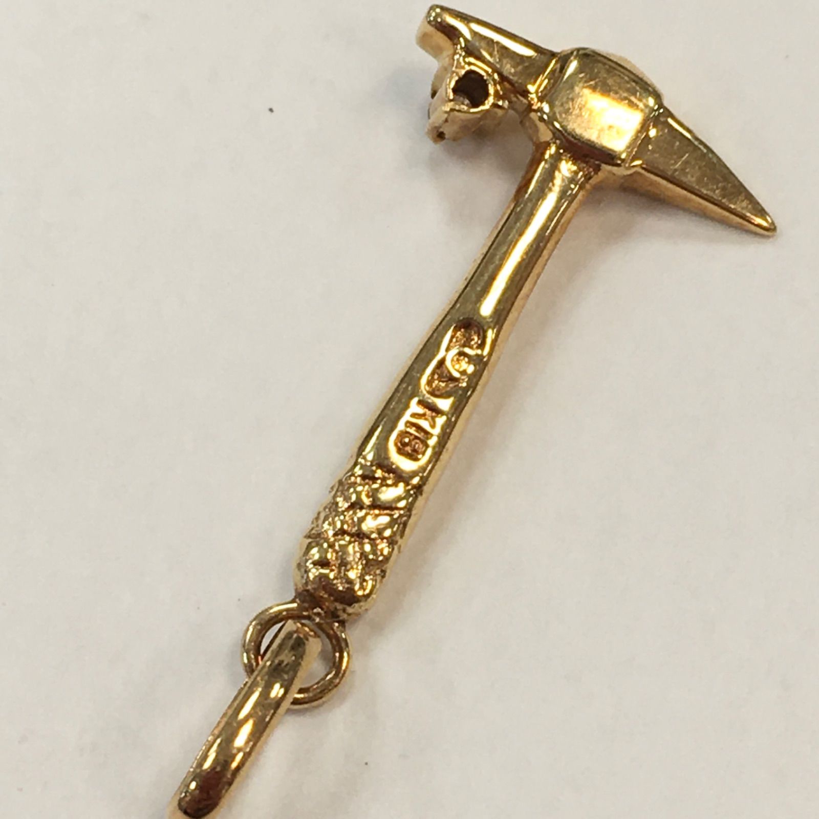 18金　ダイヤモンドのハンマー　ペンダントトップ　新品　宝石店ストック 18金ダイヤモンドのハンマーペンダントトップ新品宝石店ストック