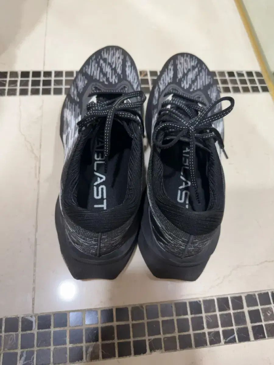 アシックス ノヴァブラスト3 265 ランニングシューズ OLIVEOS_COM_TR