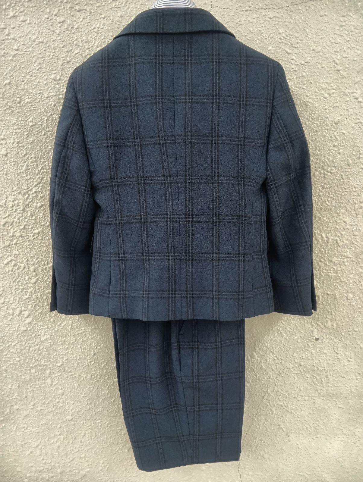 チェック柄のスーツ