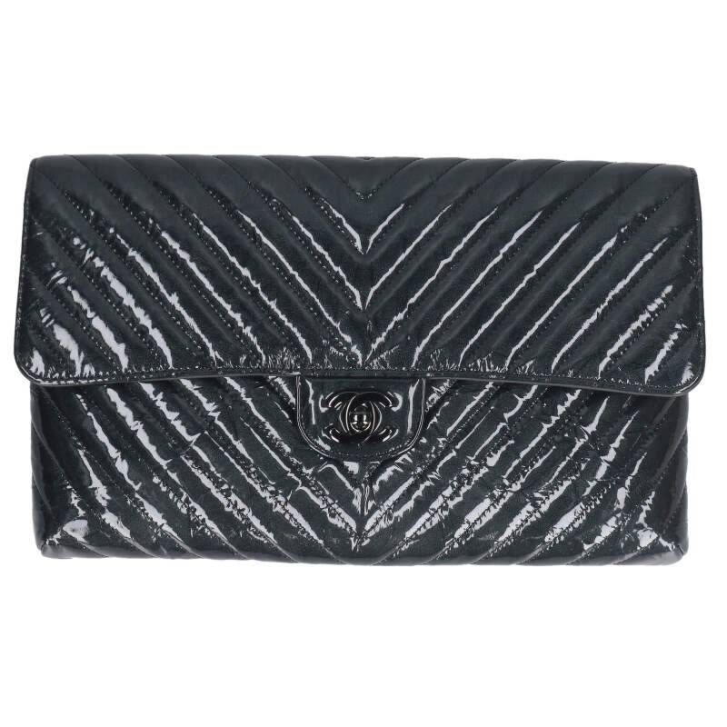 シャネル シェブロン Vステッチパテントレザー黒金具クラッチバッグ メンズ