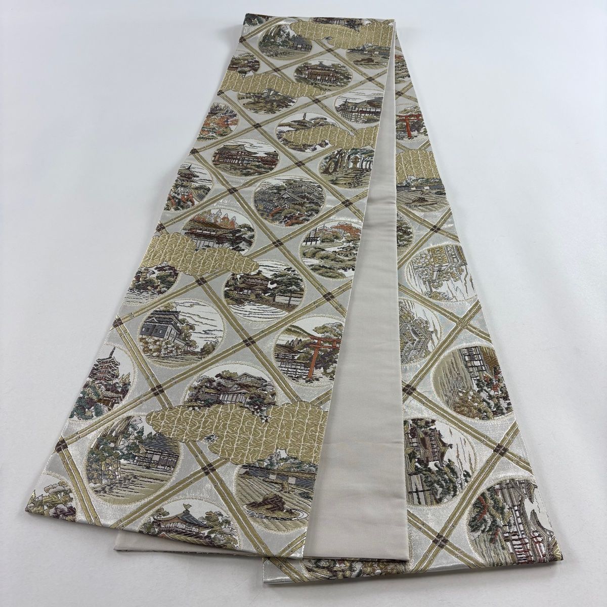 割引価格 袋帯 美品 【中古 正絹 六通 灰色 箔 金糸 雲文 建物 秀品 着物・浴衣