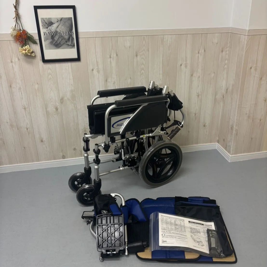 ★中古美品★MiKi SKT-200 介助式 車いす コンパクト スキット 介助型 折りたたみ SKT-200 Miki 介助車椅子 コンパクト スキットシリーズ 車椅子 介助式