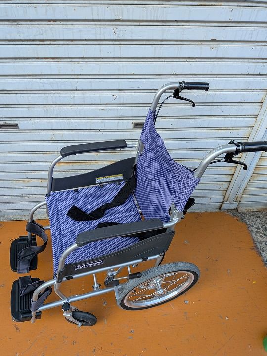 送料無料 一部地域を除く 介助用 軽量車椅子 ふわりす KF16-40SB KM-25-1006-11