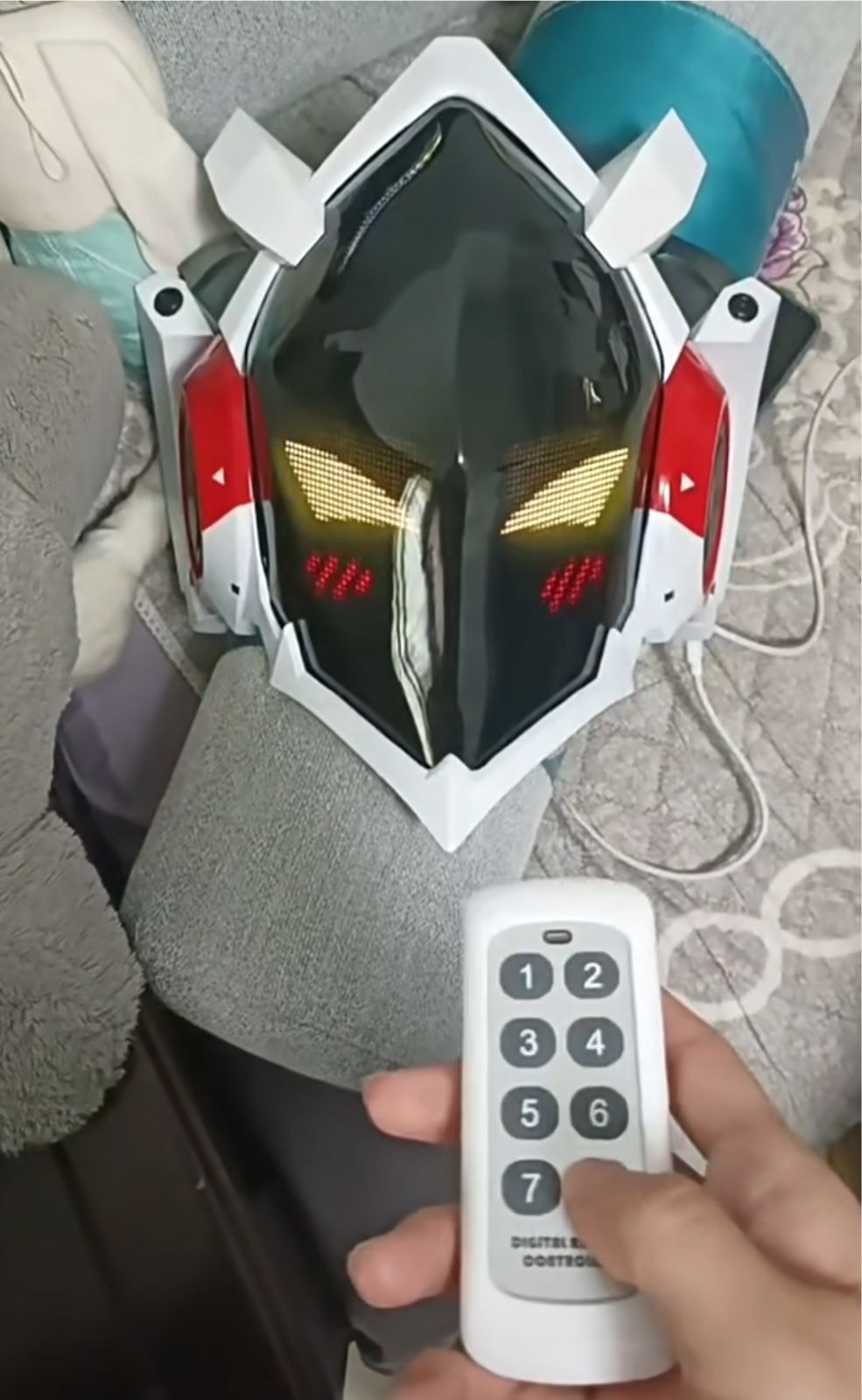 充電式 画面の顔