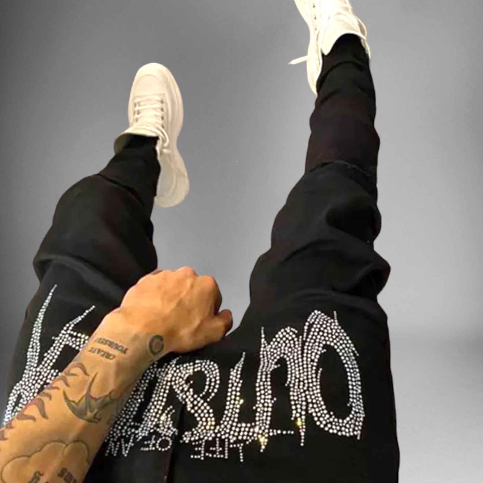 slim fit ラインストーンスキニー デニム パンツ シャンパリ風 UK Drip Drill ラッパー レゲエ 腰パン ギャング ストリート系  bboy bgirl Hip hop ヒップホップ black セレブ キラキラ - メルカリ