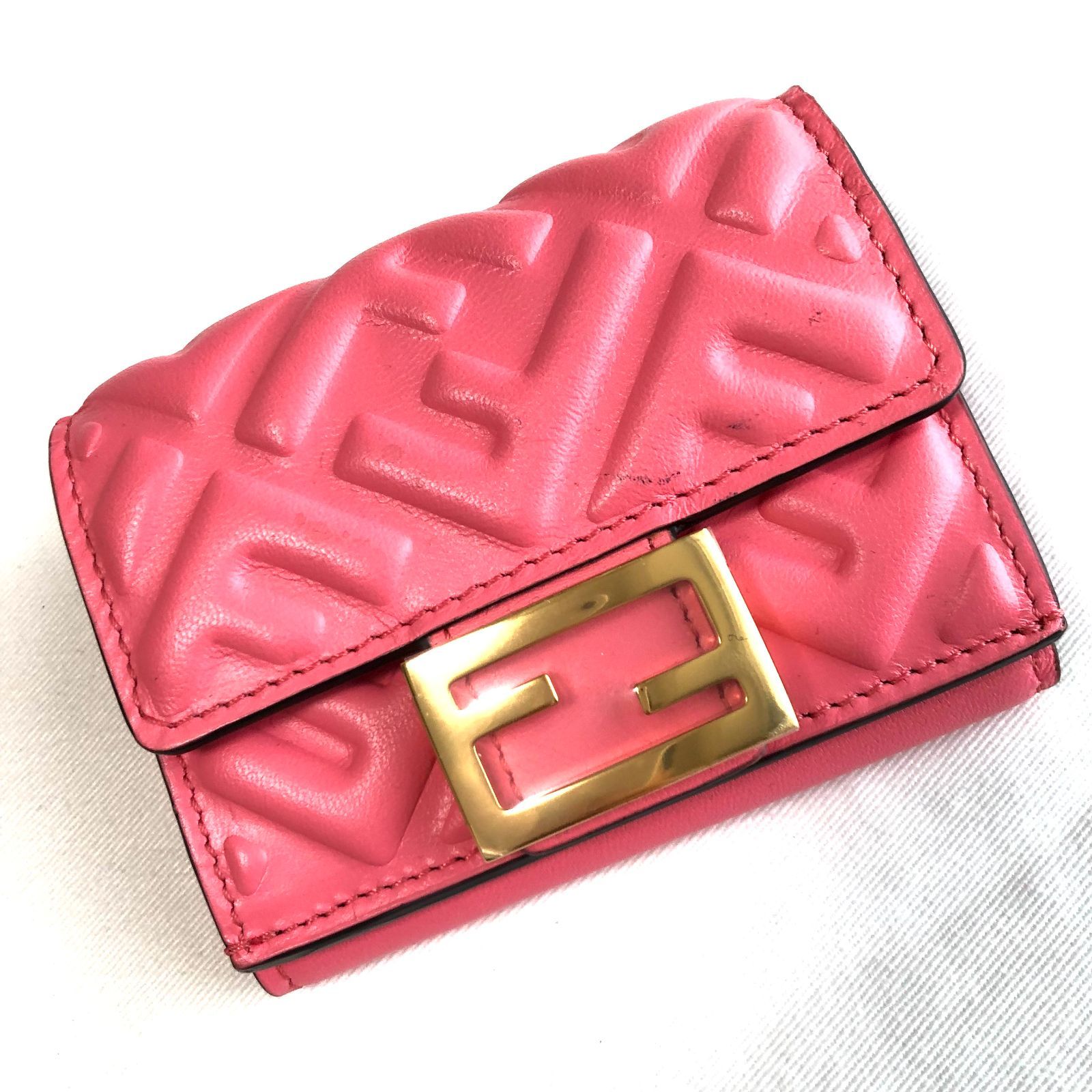【関税込/国内発】フェンディ■コンパクト三つ折りバゲット財布 FENDI【関税込/国内発】バゲット マイクロ 三つ折り 財布 (FENDI