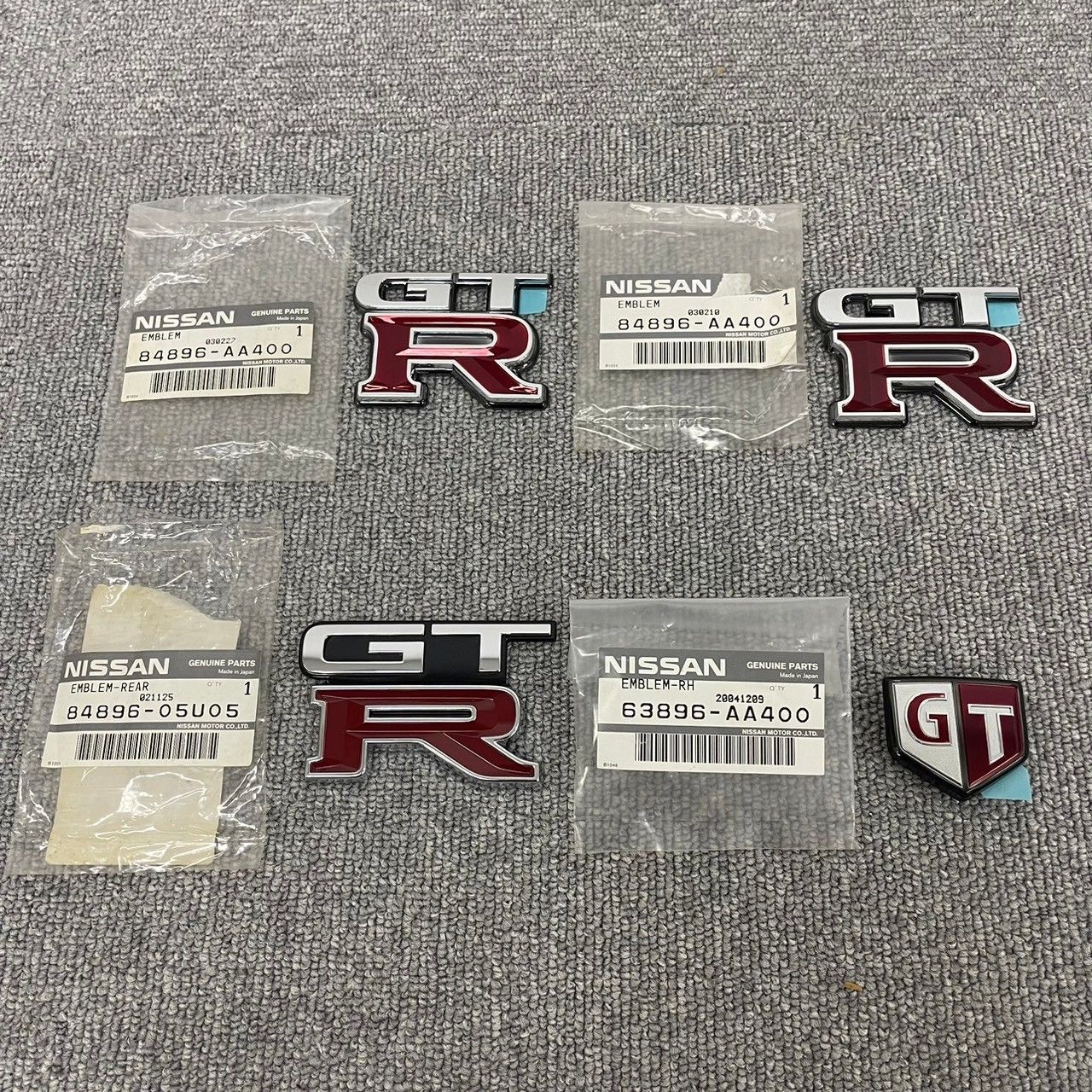 CH S109-CH4-1570 NISSAN ニッサン 日産 リアエンブレム フェンダーエンブレム GT-R スカイライン スポーツカー