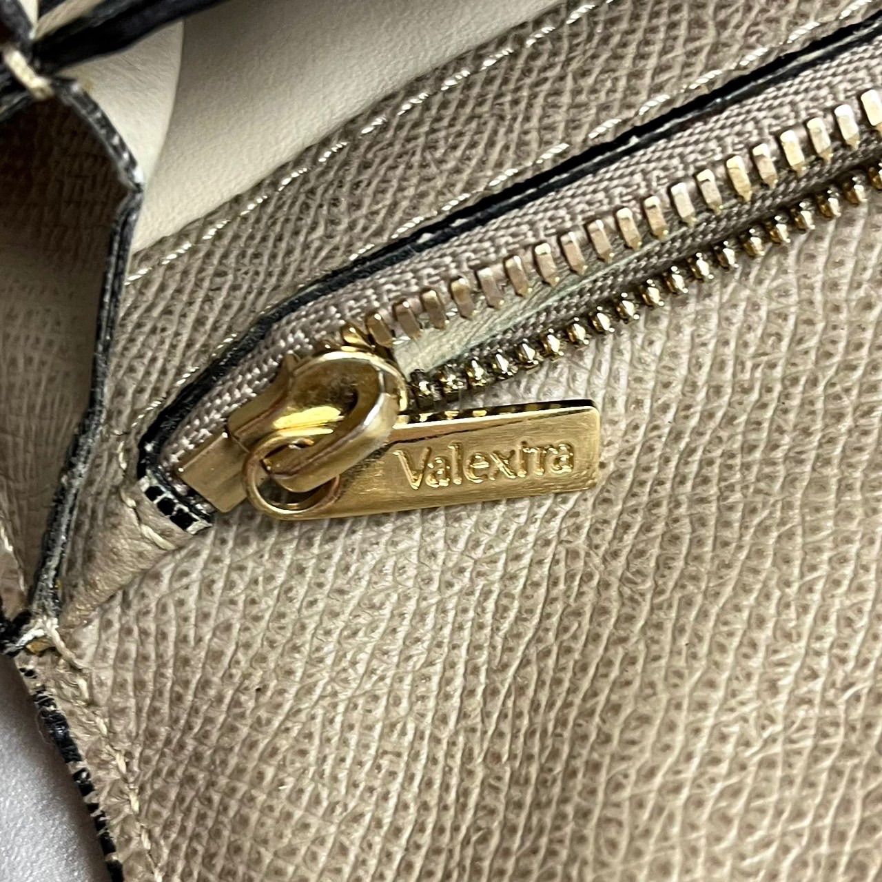 ✨良品✨ Valextra ヴァレクストラ 長財布 二つ折り ロゴ型押し 