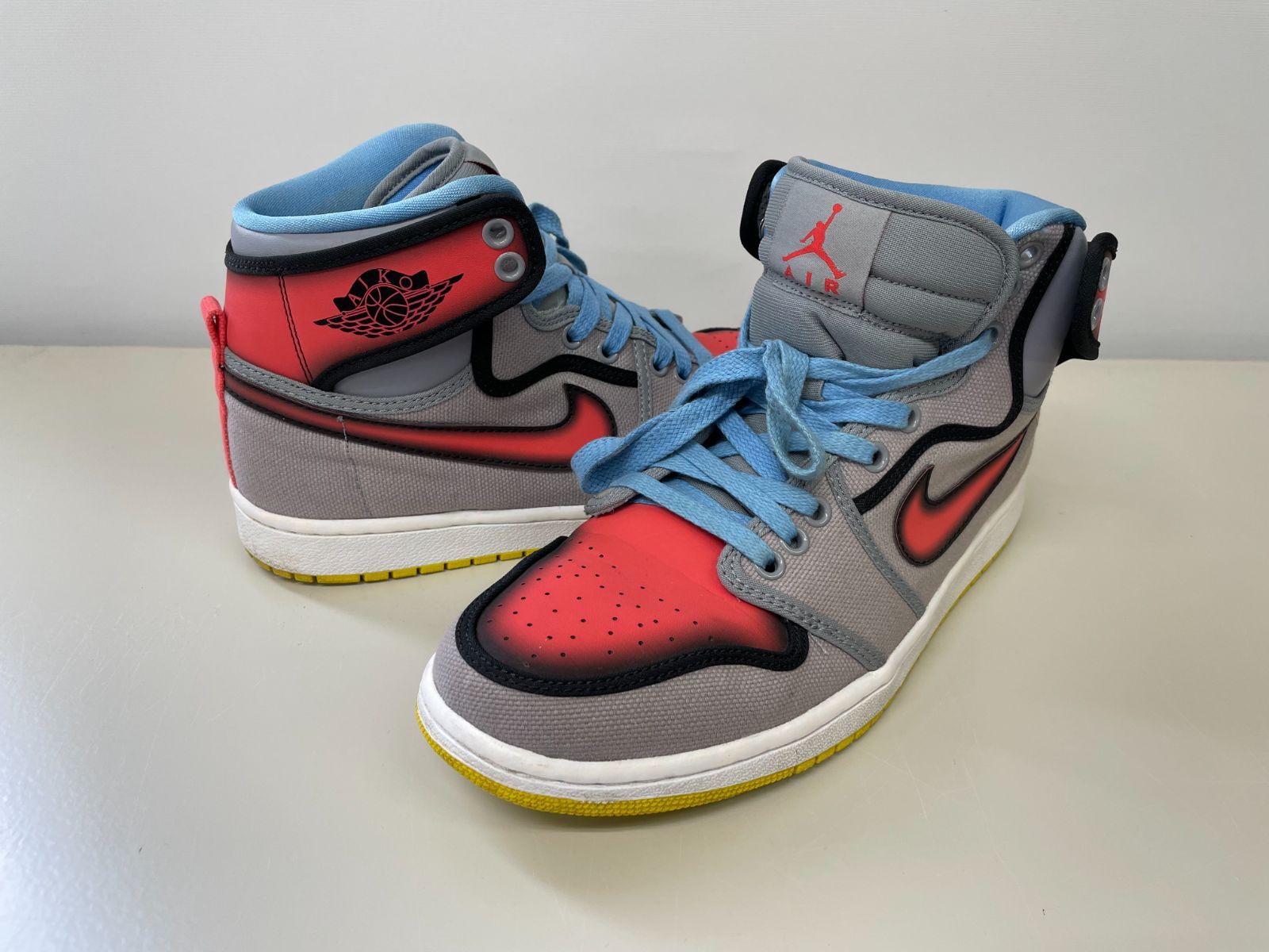 NIKE AIR JORDAN 1 RETRO HI STEALTH SUNBURST UNIVERSITY BLUE WHITE 