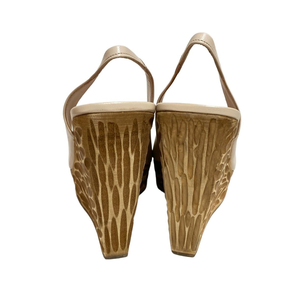 ピンクベージュ