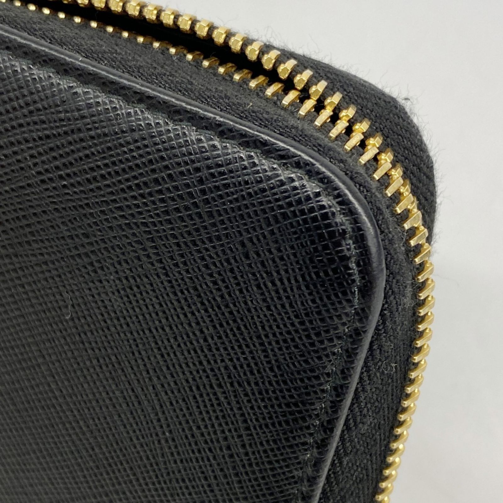 サフィアーノ レザー