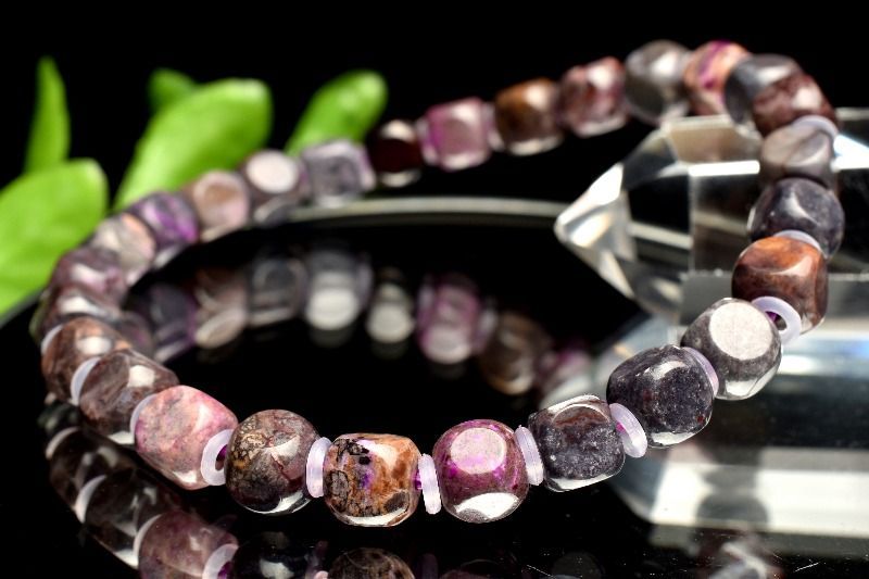 セール，HOT 【１点物】希少形状◇癒やしの石 スギライト(杉石)　5.5-6x5.5-6mm　キューブ ブレスレット  パワーストーン 天然石 _M8779 ブレスレット・バングル