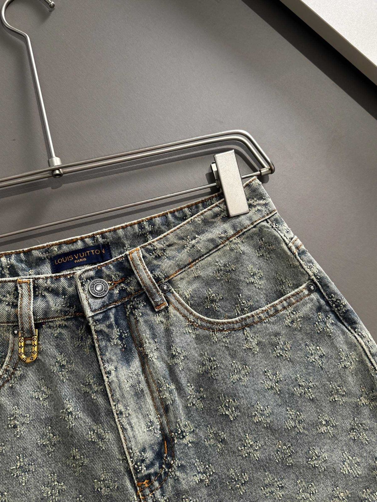 Louis Vuitton 刺繍入りデニムショートパンツ サイズ7 モノグラム