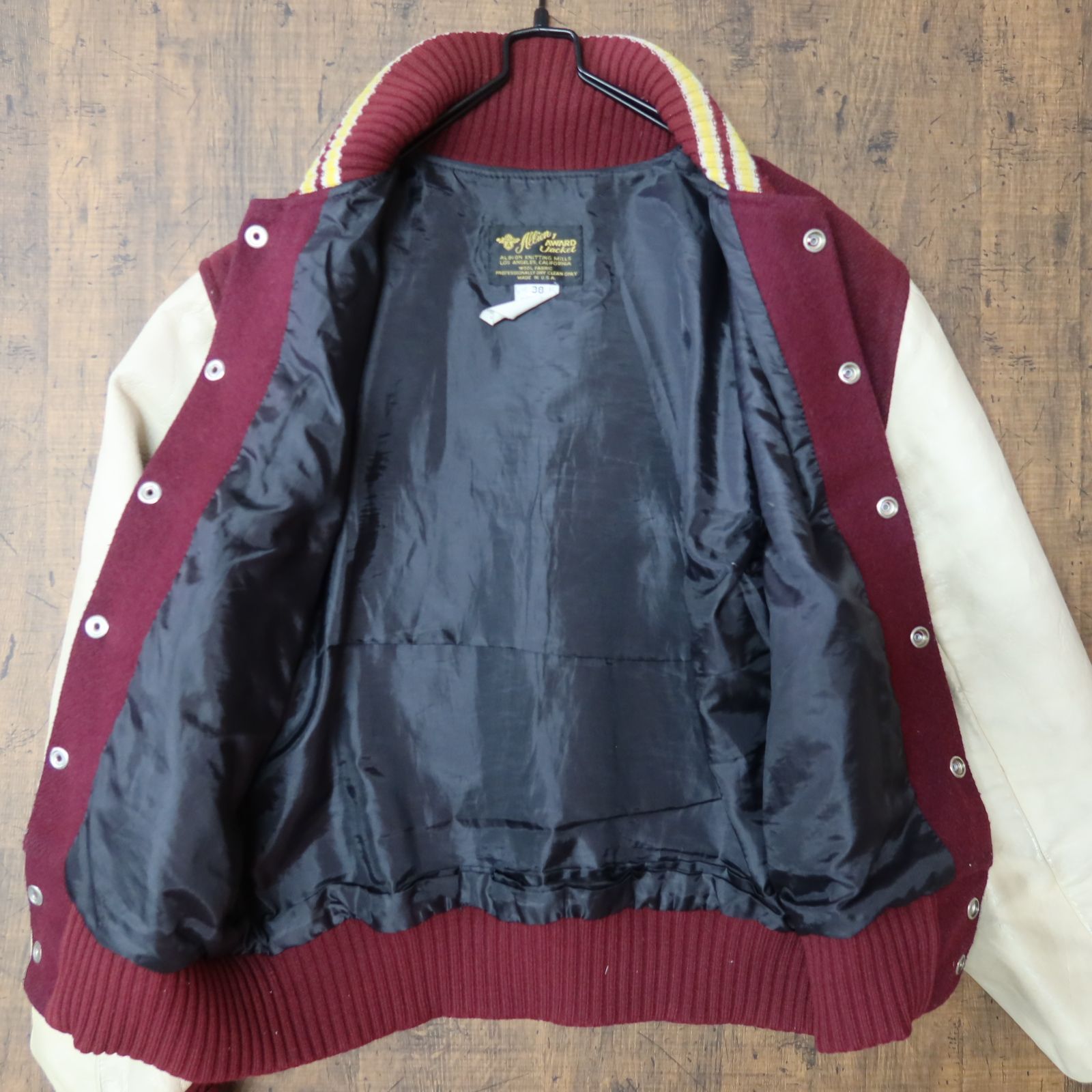 USA製 80s Allion スタジャン　38 牛レザー　アワードジャケット 80s USA製スタジャン XL 袖レザー えんじ色✕白 刺繍 ブルゾン - メルカリ