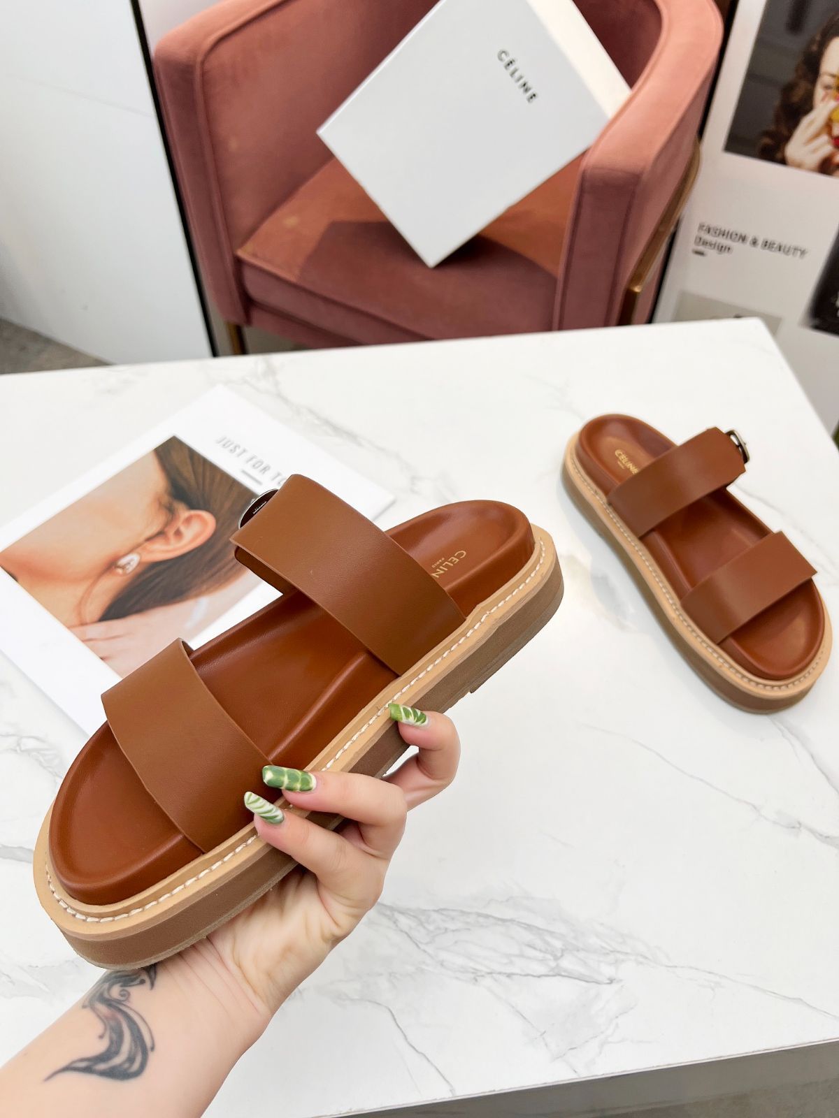 takaさん専用CELINE サンダル　37.0 茶色 国内買付 すぐ届く セリーヌ レランス カーフスキン サンダル