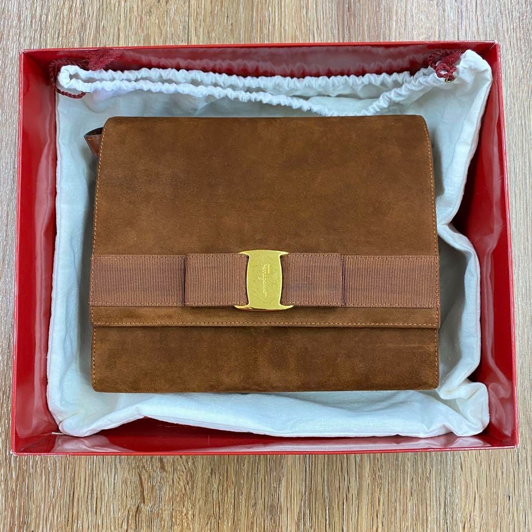 m4241 サルヴァトーレフェラガモ ヴァラ リボン スエード ショルダーバッグ