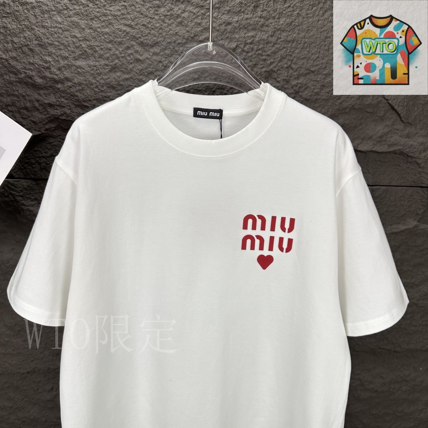 今日特価】MIU MIU 2025 圧着立体ロゴカップル T シャツ-3