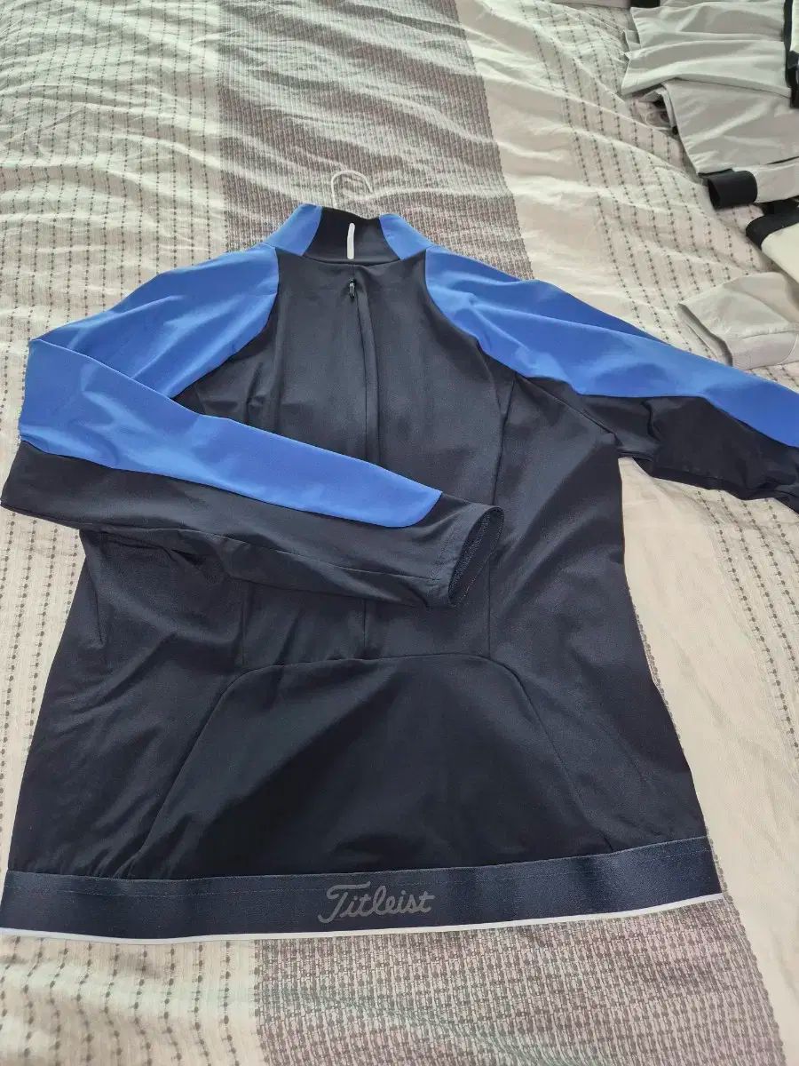 ラッセルノ ゴルフ バイカラー クルーネック プルオーバー ブルゾン ボルドー ラッセルノ ゴルフ バイカラー クルーネック プルオーバー