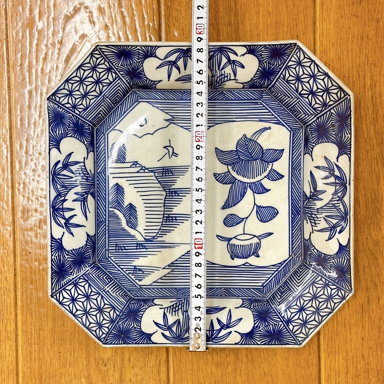 「幕末〜明治期」の古伊万里『八角 中皿』4枚です。皿　骨董品 古伊万里 染付 蝶文 八角皿 | (有)新原美術
