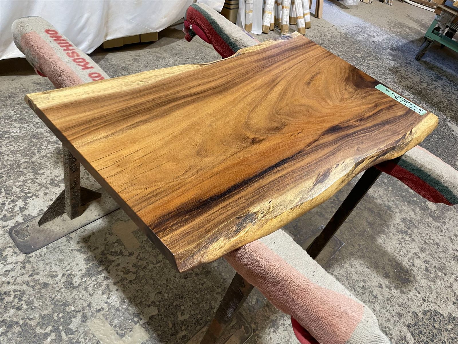 モンキーポッド9114 一枚板無垢 乾燥材 1040ｘ620-490ｘ27mm カウンター センターテーブル ダイニングテーブル
