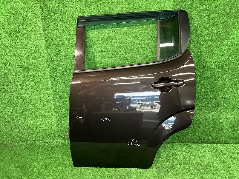 モコ MG33S 左リアドア S4 4WD セントラル M261 82101-4A00F ZSF