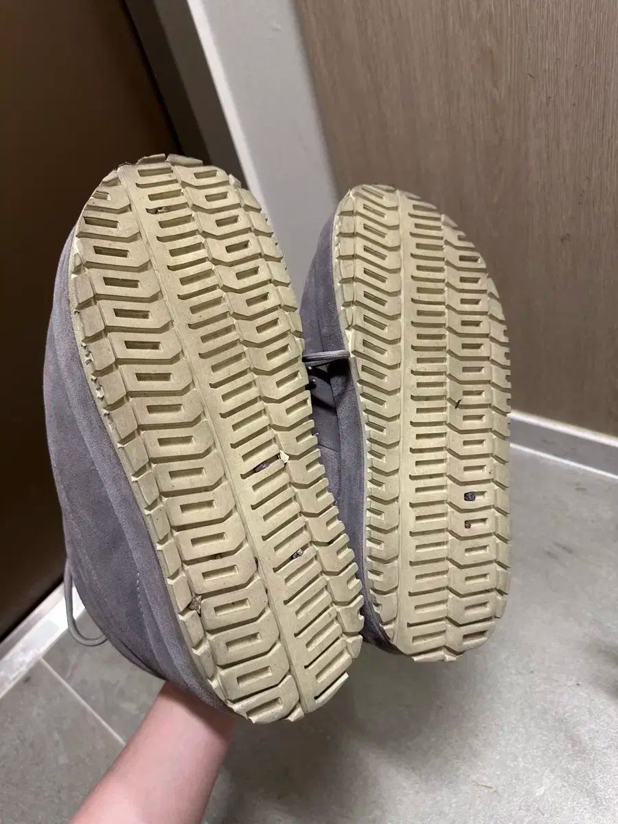 PDF channelスニーカー42