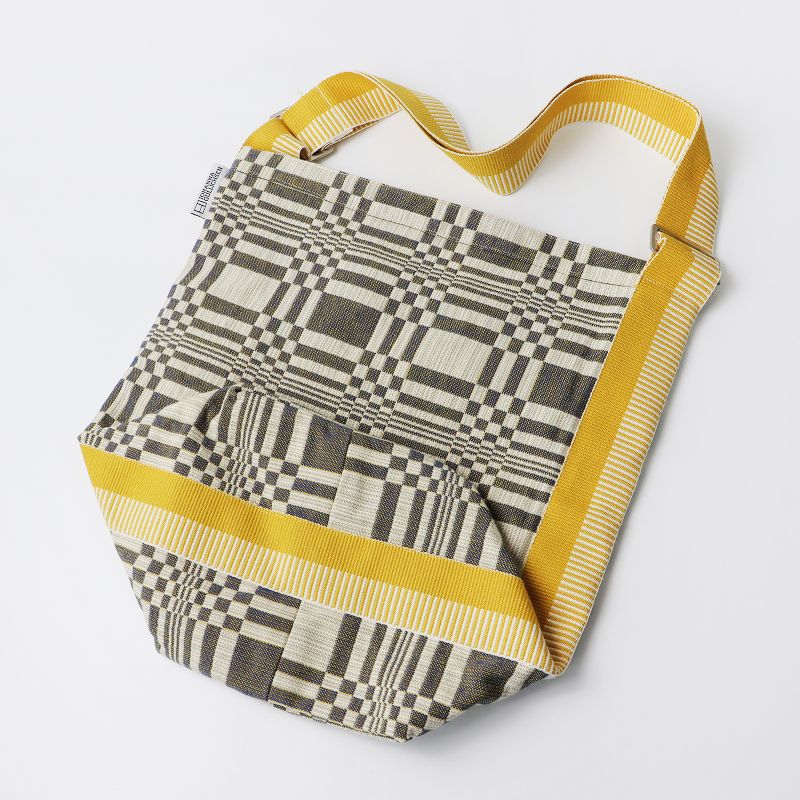 【美品】Johanna Gullichen テトラ ショルダーバッグ Doris 美品】Johanna Gullichen テトラ ショルダーバッグ Doris Tetra