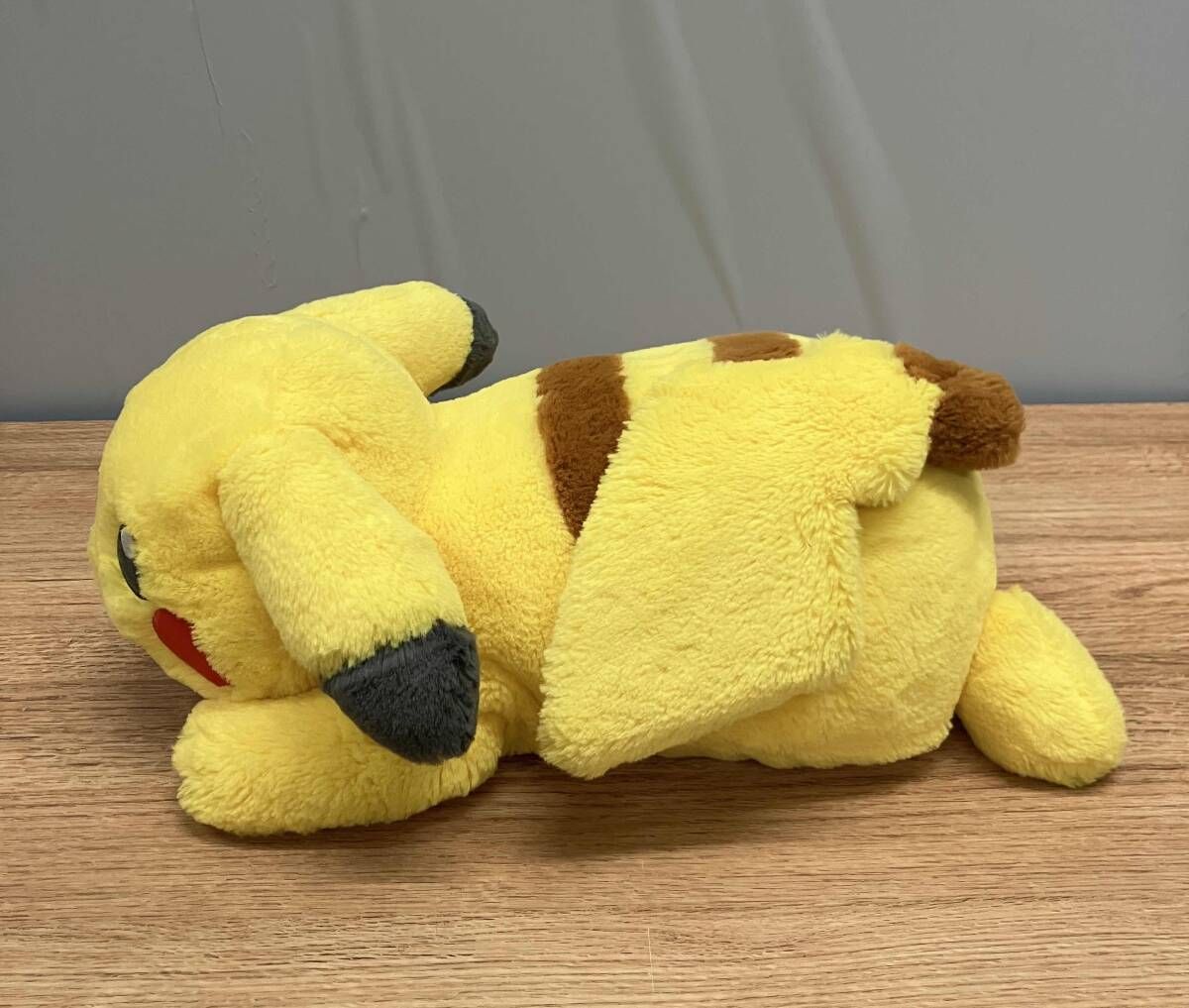 ★ポケモンセンター オリジナル ふわふわ抱きぬいぐるみ ピカチュウ ☆ポケモンセンター オリジナル ふわふわ抱きぬいぐるみ