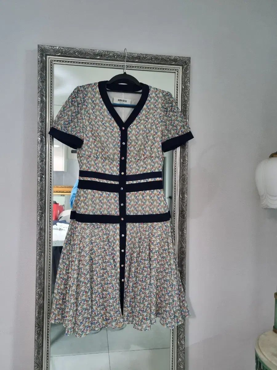 英国ハイエンド BORA AKSU パープルアクシュ フラワー パータン プリーツ ONE PIECE 55