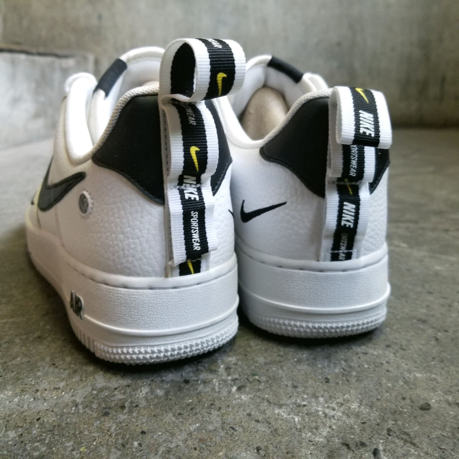 NIKE AIR FORCE 1 