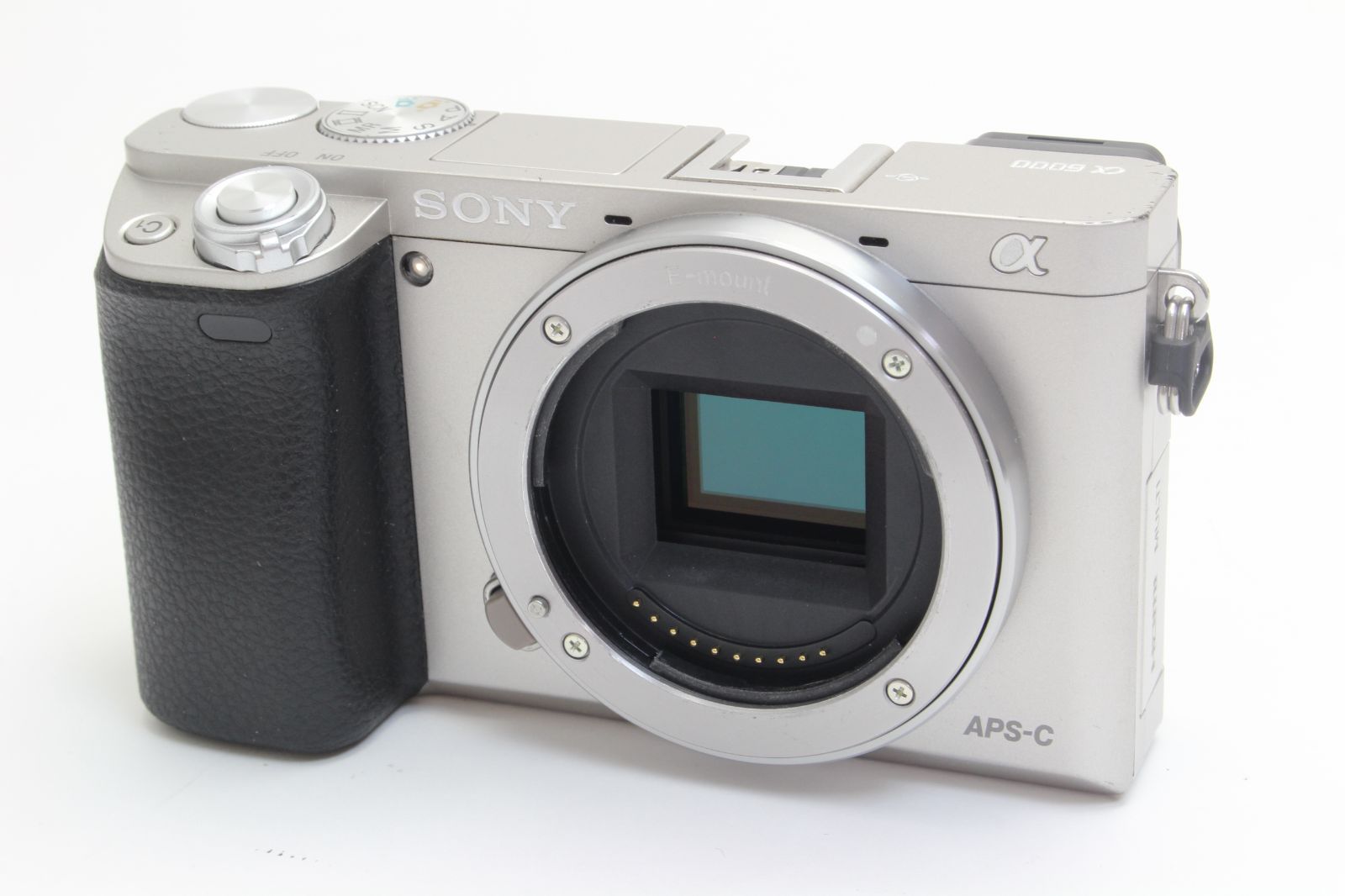ショット数2031回■美品■SONY α6000 シルバー レンズキット SONY α6000 ILCE-6000L パワーズームレンズキット 価格比較